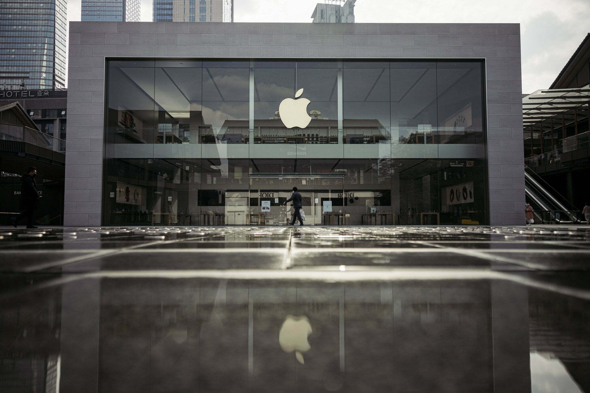 Apple Pay comes to over 50 new banks and credit unions in the United States