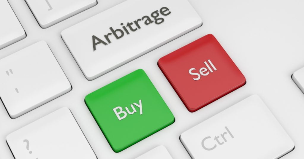 What are arbitrage funds?